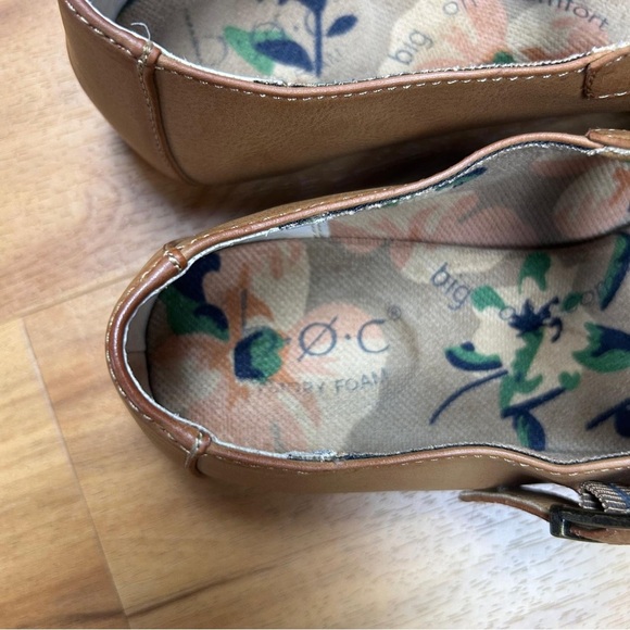 BOC Tan Leather Flats with Strap and Rounded Toe - Picture 9 of 9